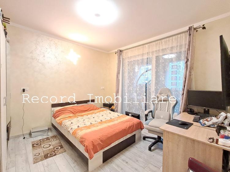 Apartament cu 4 camere semidecomandat, mobilat în Florești