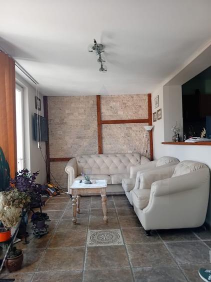 Duplex cu 3 camere cu Canalizare în Gușterița