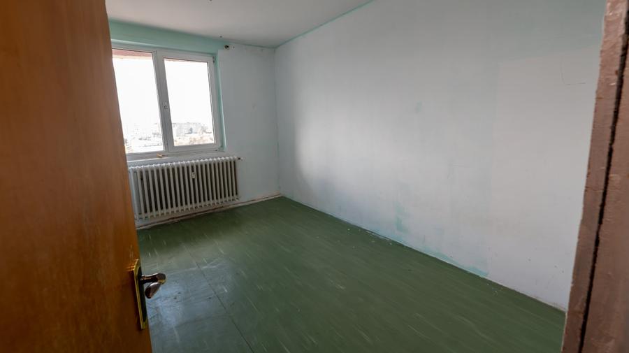 Apartament cu 3 camere semidecomandat în Colentina