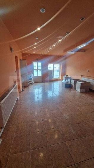 Casă cu 5 camere cu Canalizare în Centrul Civic