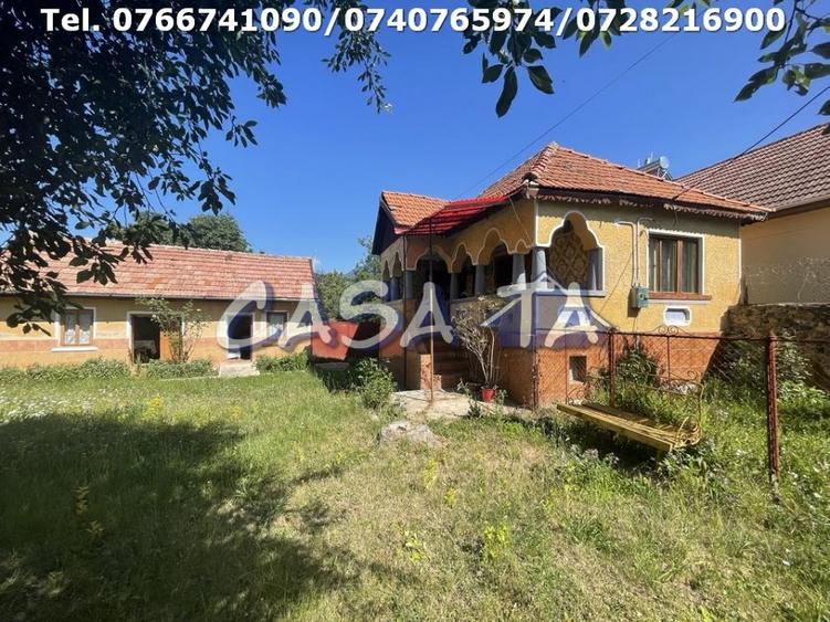 Casă individuală cu 4 camere cu Canalizare în Runcu