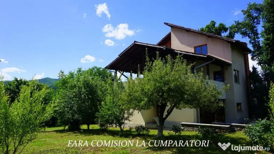Casă cu 7 camere cu Teren 2328 Mp în Dăești