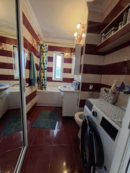 Apartament cu 3 camere decomandat în Exterior Vest