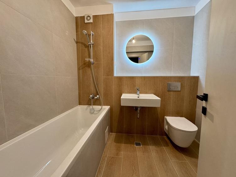 Apartament cu 3 camere decomandat, mobilat în Tractorul