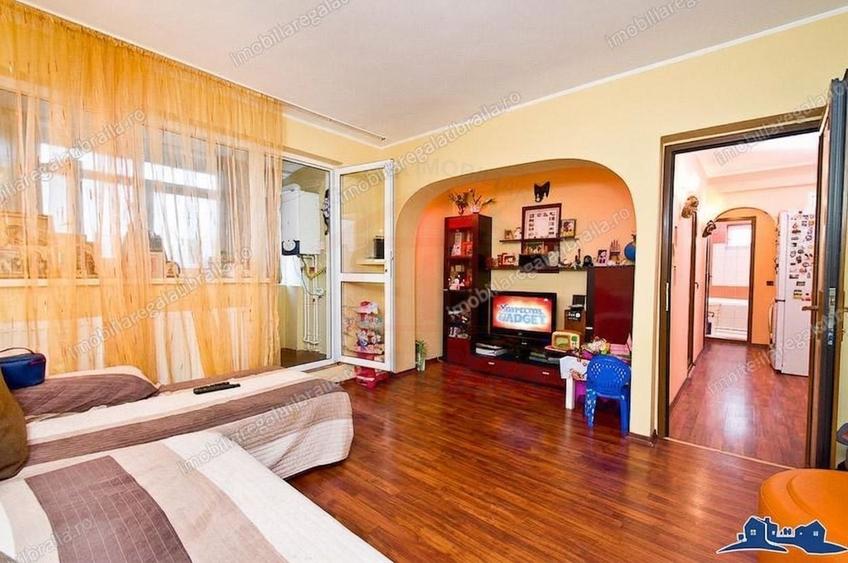 Apartament cu 2 camere decomandat în Micro 20
