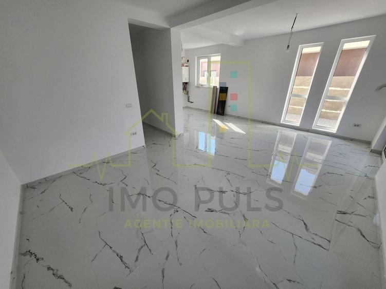 Duplex cu 5 camere cu Canalizare în Dumbrăvița