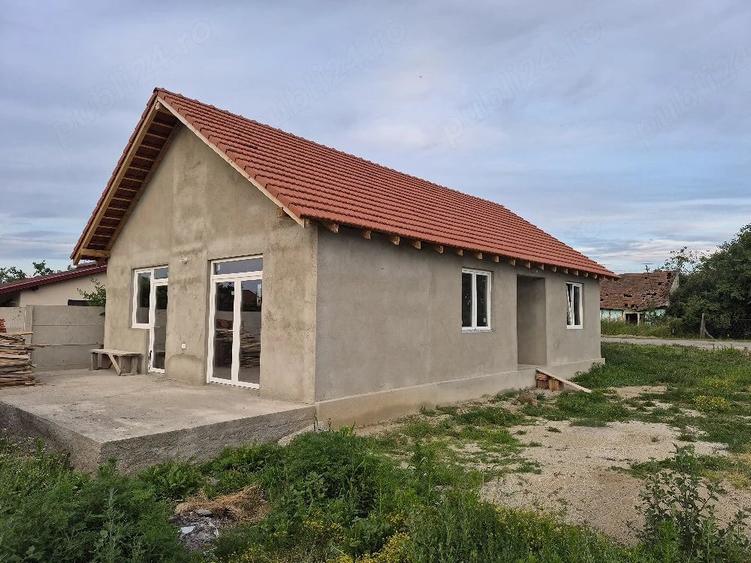 Casă cu 2 camere cu Teren 750 Mp în Chizătău