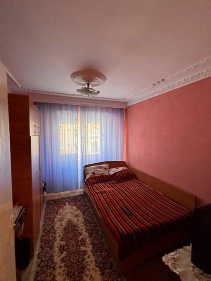 Apartament cu 3 camere decomandat în Palazu Mare