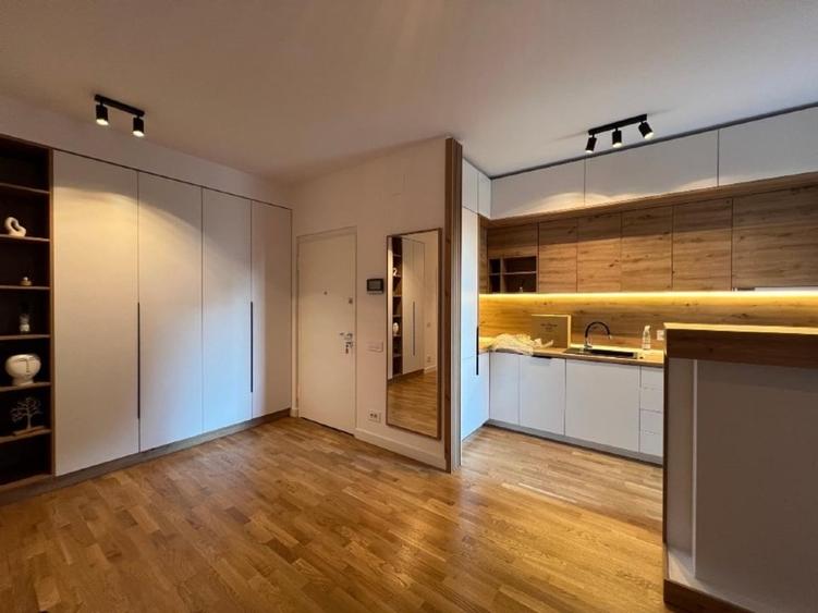 Apartament cu 2 camere semidecomandat, mobilat în Central