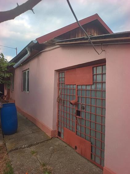Casă cu 2 camere cu Teren 3630 Mp în Budești