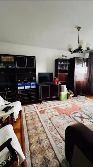 Apartament cu 3 camere decomandat, mobilat în Girocului