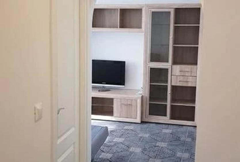 Garsonieră decomandată în Titan