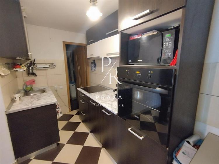 Casă individuală cu 6 camere cu Teren 1300 Mp în Tăuți