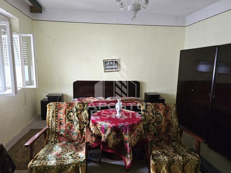 Casă cu 5 camere cu Teren 1620 Mp în Central