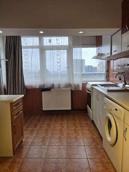 Apartament cu 3 camere decomandat, mobilat în Centru Civic