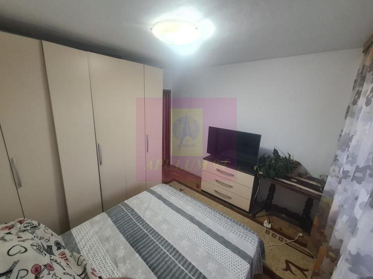 Apartament cu 3 camere decomandat în Cuza