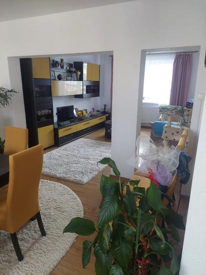 Duplex cu 5 camere cu Canalizare în Crăciunești