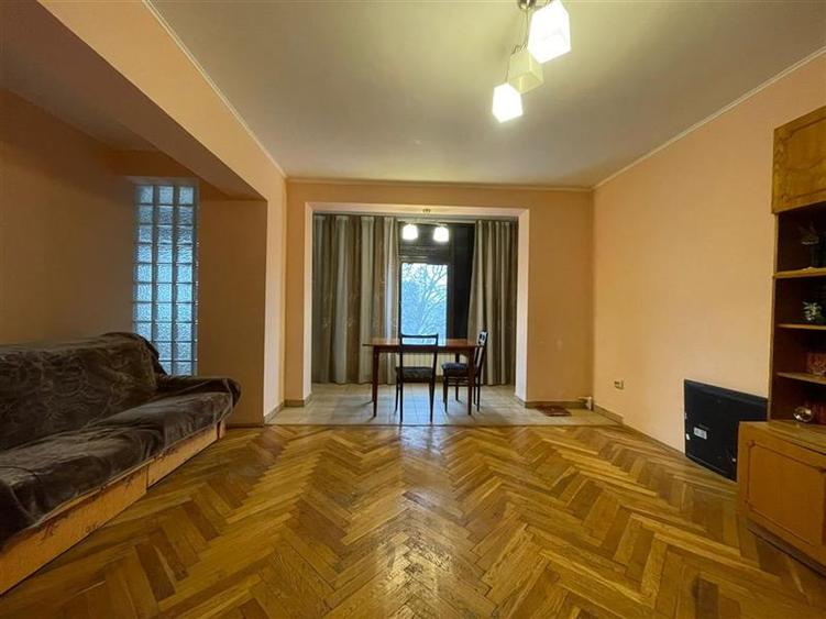 Apartament cu 3 camere decomandat, mobilat în Ultracentral