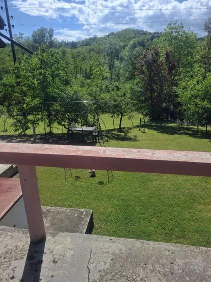 Casă individuală cu 4 camere cu Canalizare în Surani
