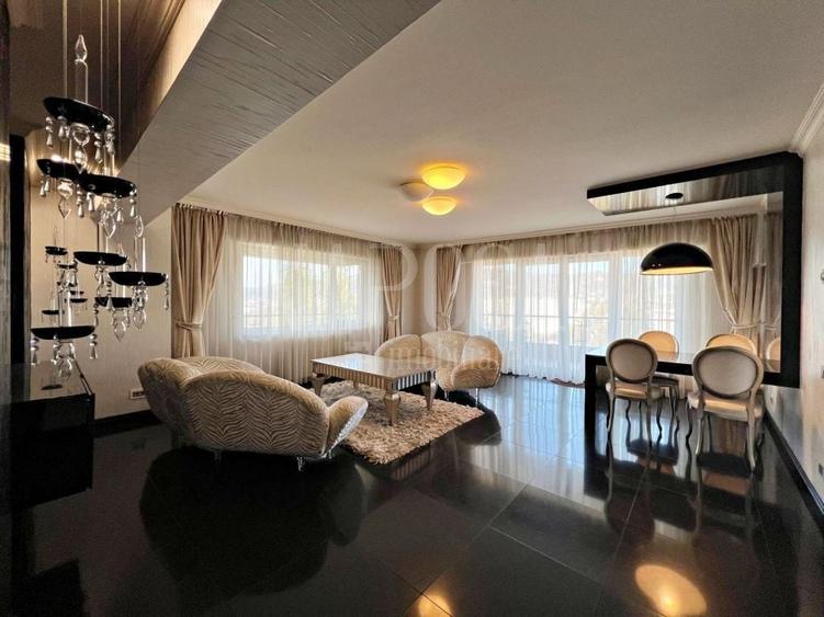 Apartament cu 3 camere semidecomandat în Plopilor