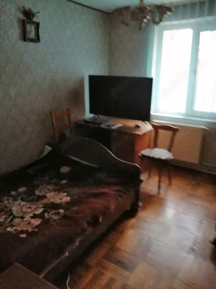 Apartament cu 4 camere decomandat în Găești