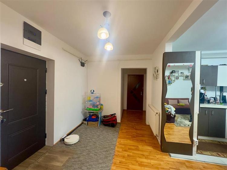 Apartament cu 3 camere decomandat în Tătărași