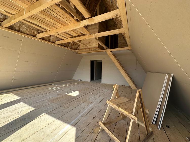 Casă cu 4 camere cu Teren 865 Mp în Sânpetru