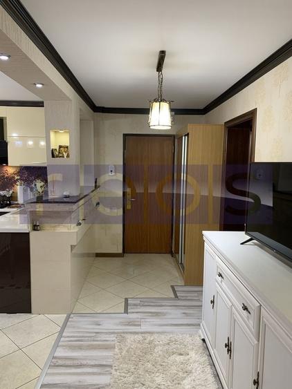 Apartament cu 3 camere decomandat, mobilat în Nerva Traian