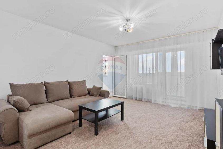 Apartament cu 3 camere decomandat, mobilat în Polivalentă
