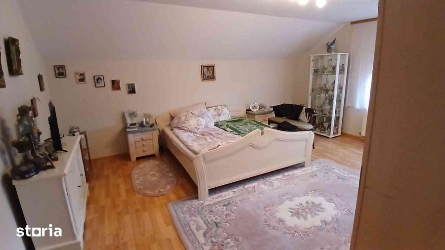 Casă cu 7 camere cu Teren 700 Mp în Caransebeș