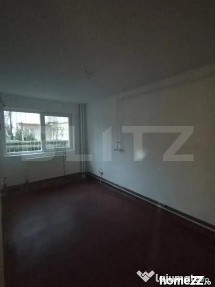 Spatiu comercial 3 camere decomandat Micro 4 - 8