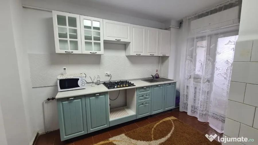 Garsonieră decomandată în Central