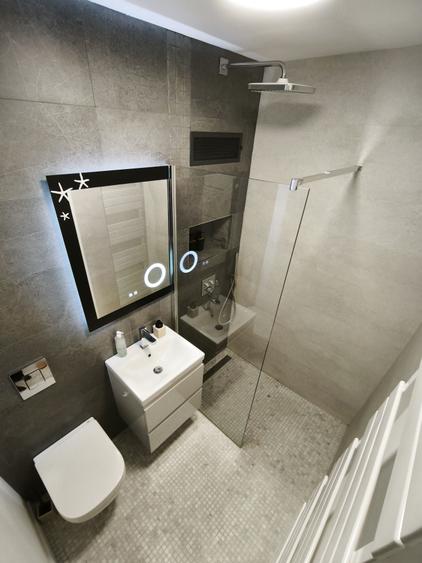 Apartament cu 4 camere semidecomandat în Central