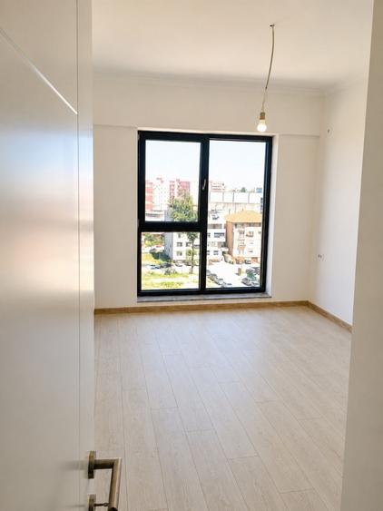 Apartament cu 3 camere decomandat în Energia