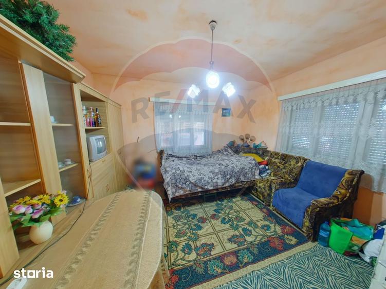 Casă cu 5 camere cu Teren 583 Mp în Sud