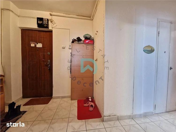 Apartament cu 3 camere decomandat în Astra