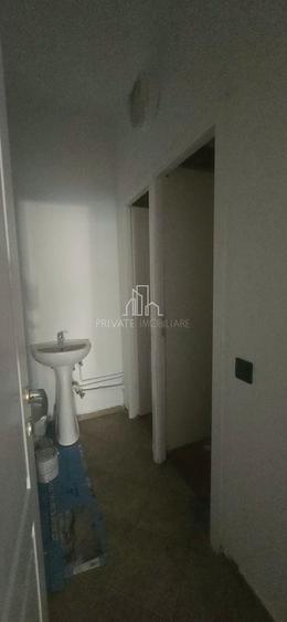 Spațiu comercial, de 72.650001525879 mp, în Central