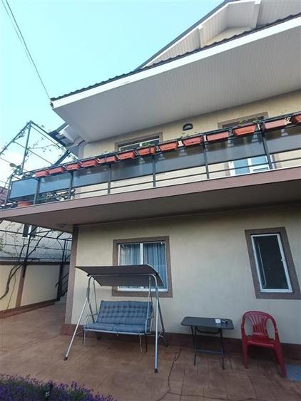 Casă cu 10 camere cu Canalizare în Est