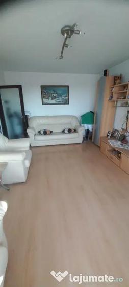 Apartament cu 4 camere decomandat, mobilat în Dârste