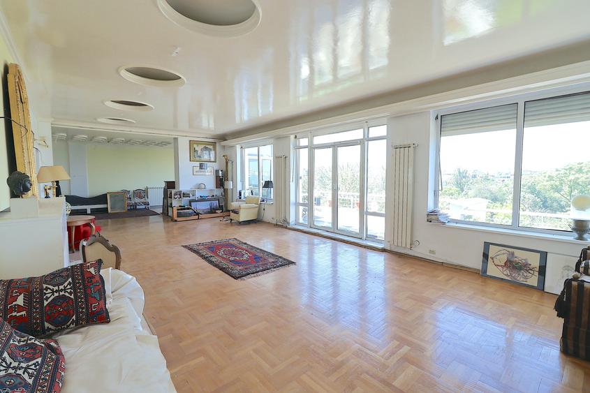 Penthouse cu 7 camere decomandat în Cișmigiu