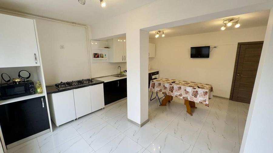 Casă individuală cu 6 camere cu Canalizare în Central