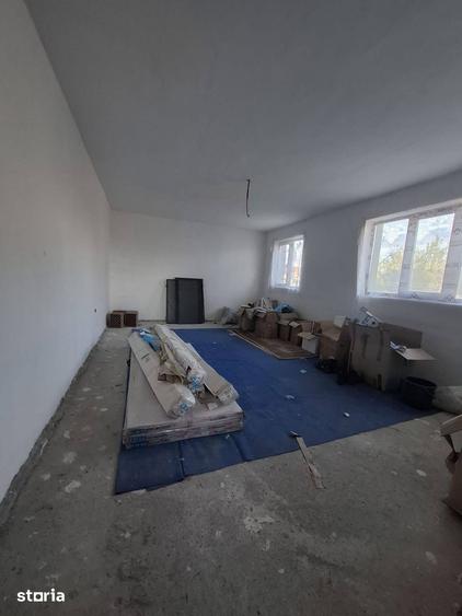 Casă cu 7 camere cu Teren 1118 Mp în Central