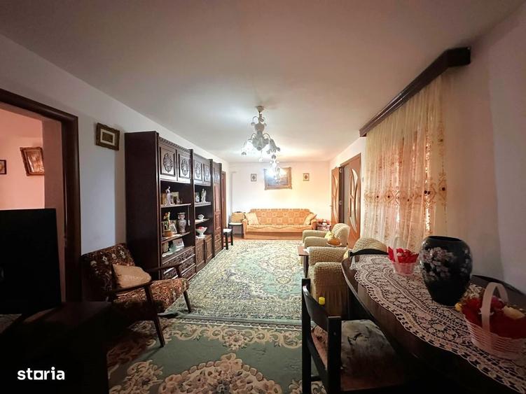 Casă cu 4 camere cu Teren 450 Mp în Central