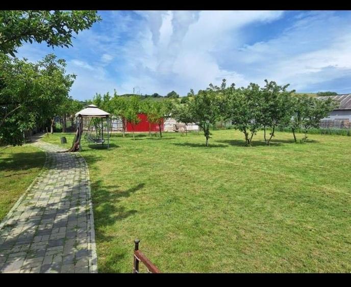 Casă cu 4 camere în Corușu