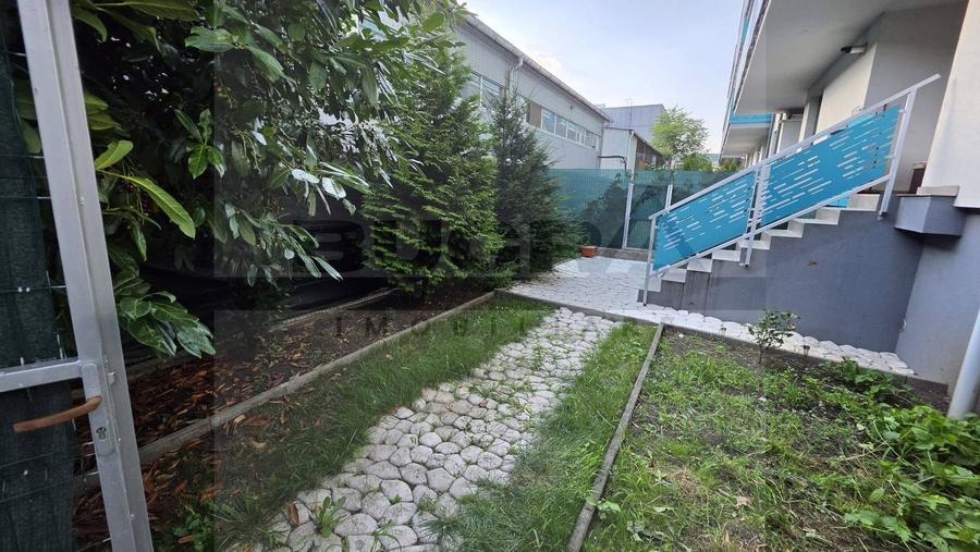 Apartament cu 2 camere semidecomandat, mobilat în Florești