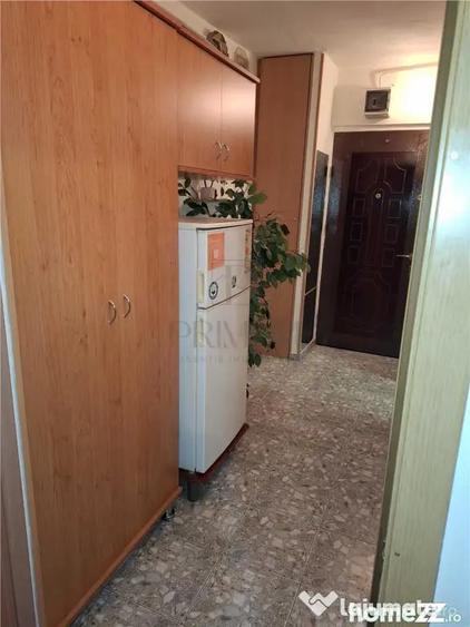 Garsonieră decomandată în Lunei