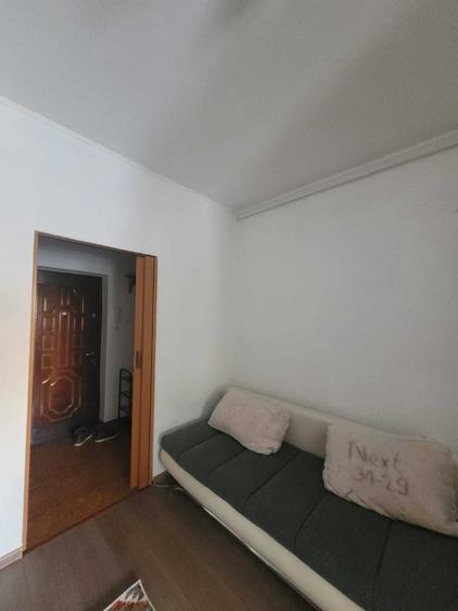 Garsonieră decomandată în 7 Noiembrie