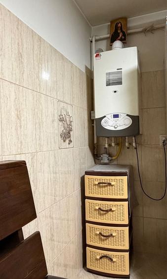 Apartament cu 3 camere decomandat în Exterior Vest