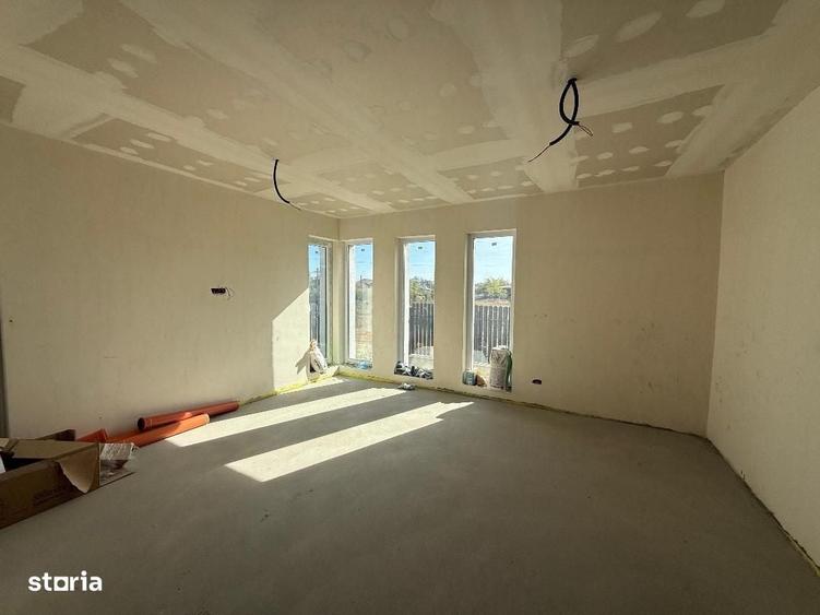 Casă cu 4 camere cu Teren 250 Mp în Central