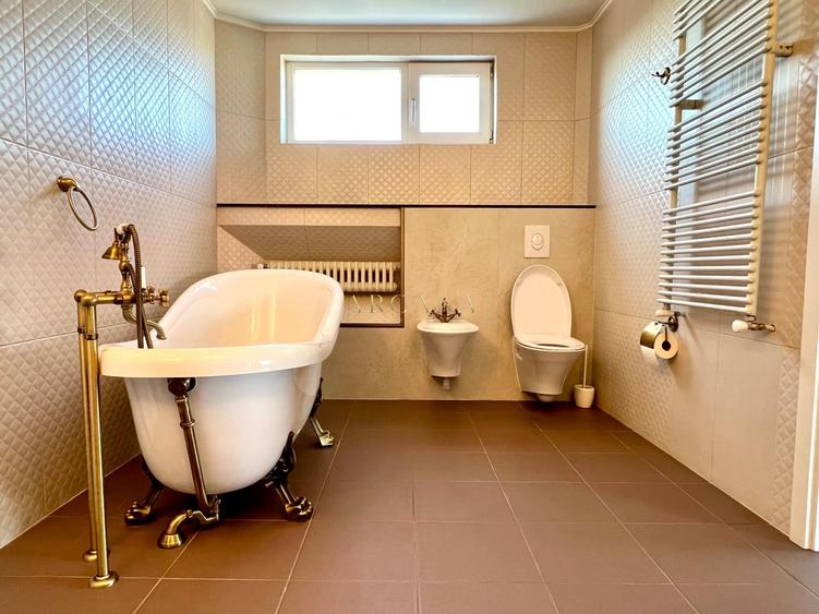 Apartament cu 4 camere semidecomandat, mobilat în Zorilor